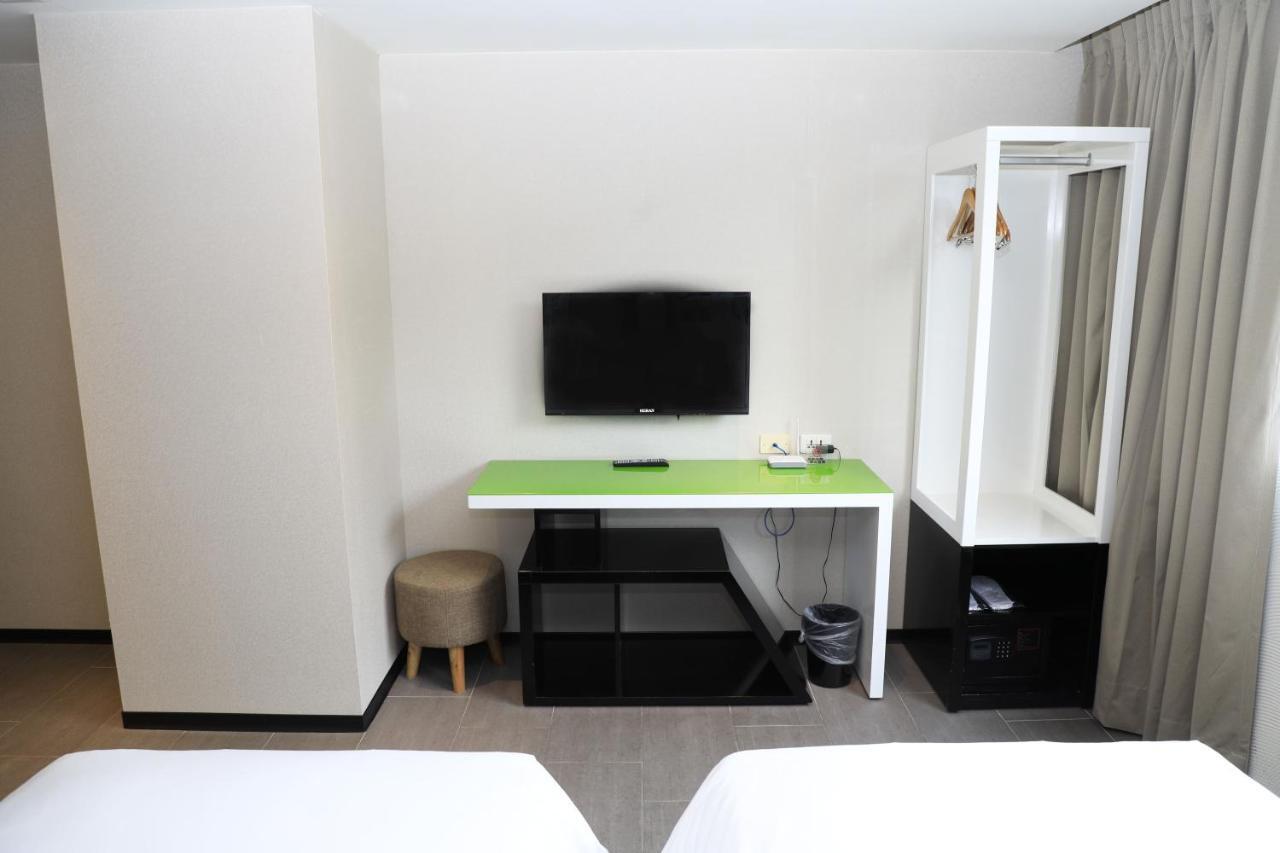 Wholesome Hotel Tajpej Buitenkant foto